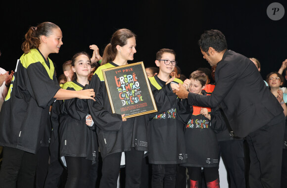 Exclusif - Jamel Debbouze (parrain du parrain du Trophée d'Impro Culture & Diversité) remet le 1er prix du trophée d'Impro Culture et Diversité 2023 - Finale Nationale du Trophée d'Impro Culture et Diversité 2023 à l'Odéon Théâtre de l'Europe de Paris, France, le 20 juin 2023. © Coadic Guirec/Bestimage