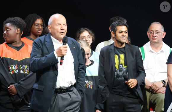 Exclusif - Marc Ladreit de Lacharrière (fondateur de la Fondation Culture & Diversité) et Jamel Debbouze (parrain du parrain du Trophée d'Impro Culture & Diversité) - Finale Nationale du Trophée d'Impro Culture et Diversité 2023 à l'Odéon Théâtre de l'Europe de Paris, France, le 20 juin 2023.© Coadic Guirec/Bestimage