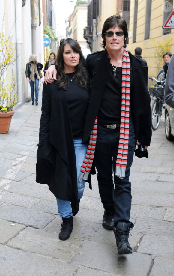 Ronn Moss et Devin DeVasquez à Milan, en Italie, filent le parfait amour. 1/03/2010