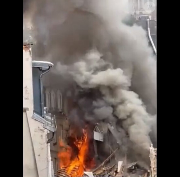 Un témoin a décrit une grosse "boule de feu".
Images de l'explosion de la rue Saint Jacques à Paris, le 21 juin 2023. @ BFMTV