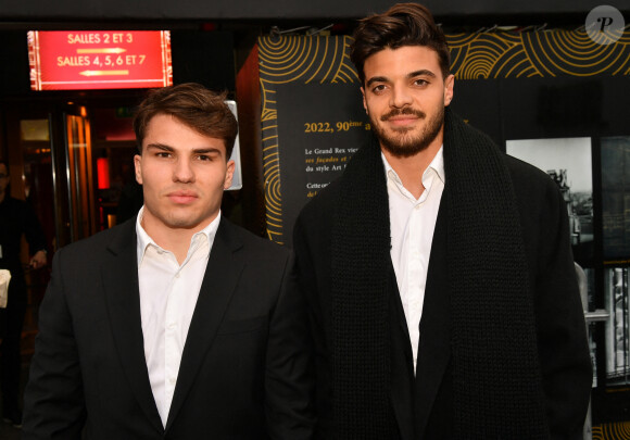 Pour fêter la victoire, le coéquipier d'Antoine Dupont a décidé de faire un tour à la plage
 
Exclusif - Antoine Dupont, Romain Ntamack - Avant-première du film "Le Stade" au Grand Rex à Paris le 4 avril 2022. Le 13 avril sortira le film "Le Stade", le film sur le Stade Toulousain. Une immersion cinématographique inédite retraçant la saison dernière auréolée d'un doublé historique Champions Cup - Top 14. Le club de rugby de la ville rose, le plus titré de France et d'Europe, a ouvert en grand ses portes aux réalisateurs E. Hannezo et M. Vollaire. © Veeren / Bestimage