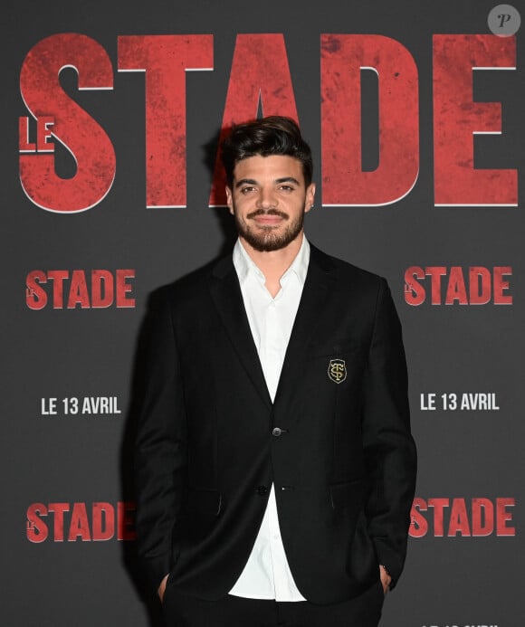 Romain Ntamack - Photocall de l'avant-première du film "Le Stade" au Grand Rex à Paris le 4 avril 2022. Le 13 avril sortira le film "Le Stade", le film sur le Stade Toulousain. Une immersion cinématographique inédite retraçant la saison dernière auréolée d'un doublé historique Champions Cup - Top 14. Le club de rugby de la ville rose, le plus titré de France et d'Europe, a ouvert en grand ses portes aux réalisateurs E. Hannezo et M. Vollaire. © Coadic Guirec / Bestimage