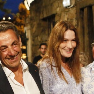 Quand Carla Bruni a un coup de foudre, c'est parti pour durer. Nicolas Sarkozy en sait quelque chose.
Nicolas Sarkozy et son epouse Carla Bruni sont venus assister a la representation de Julien Clerc dans le cadre du festival de Ramatuelle le 3 aout 2013.