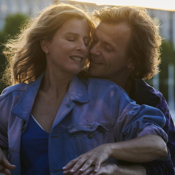 D'ailleurs, dans son long métrage, les deux héros amoureux ont également une différence d'âge mais ce n'était pas voulu
Le film Une nuit de et avec Karin Viard