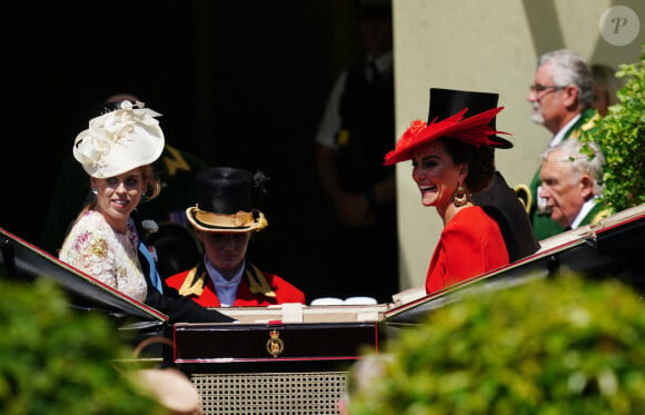 Mais également avec une grosse partie de la famille royale dont la princesse Beatrice et son mari.
Kate Middleton, Prince William, Beatrice d'York et Edoardo Mapelli Mozzi - La procession royale du Royal Ascot du 23 juin comprenait notamment le roi Charles et la reie Camilla, ainsi que le prince et la princesse de Galles. 23 juin 2023. Photo by David Davies/PA Wire/ABACAPRESS.COM