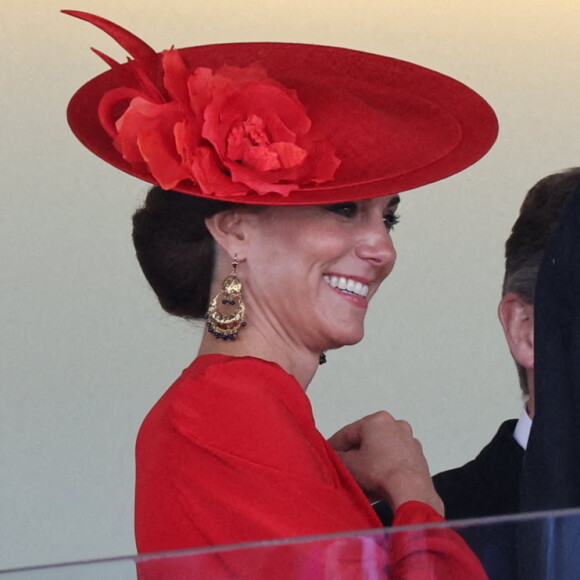 Très souriante, elle portait aussi des boucles d'oreilles Sézane, une marque française.
Kate Middleton - La procession royale du Royal Ascot du 23 juin comprenait notamment le roi Charles et la reie Camilla, ainsi que le prince et la princesse de Galles. 23 juin 2023. Photo by Stephen Lock/i-Images/ABACAPRESS.COM
