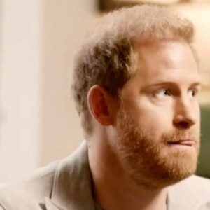 Le Prince Harry a participé à un événement en direct avec le docteur Gabor Maté, expert dans les traumatismes liés à l'enfance. Le 4 mars 2023. 