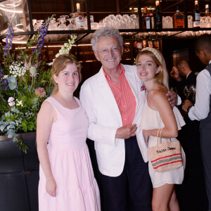 Exclusif - Nelson Monfort et ses filles Isaure et Victoria - Inauguration de la galerie Fred Allard à l'hôtel Lutetia rive gauche à Paris le 27 juin 2019. © Rachid Bellak/Bestimage