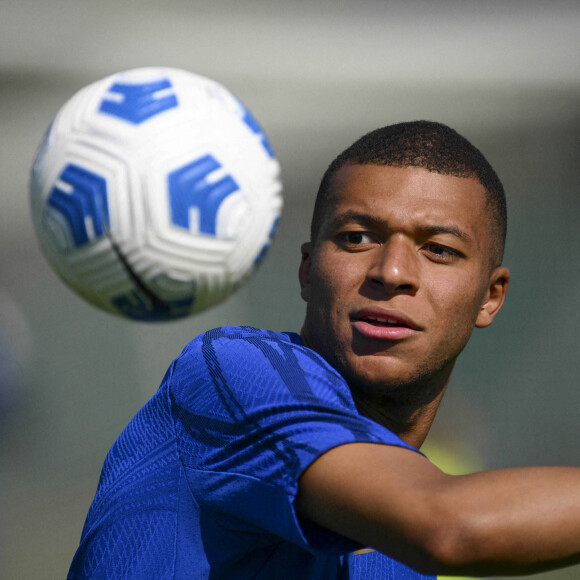 Sur Twitter, Kylian Mbappé vient de réagir. ""J'ai mal à ma France", lance-t-il en préambule
 
Kylian Mbappé lors d'une séance d'entraînement de l'équipe de France de football pour préparer le match de qualification à l'Euro 2024 contre Gibraltar au centre de formation et centre National du Footbal de Clairefontaine-en-Yvelines, France, le 14 juin 2023. La France affrontera Gibraltar ce vendredi 16 juin à 20h45 au Stade de l'Algarve à Faro-Loulé au Portugal. © Jean-Baptiste Autissier/Panoramic/Bestimage