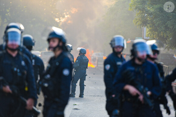Affrontement violent après la mort de Nahel, tué par un tir de policier le 27 juin 2023 à Nanterre