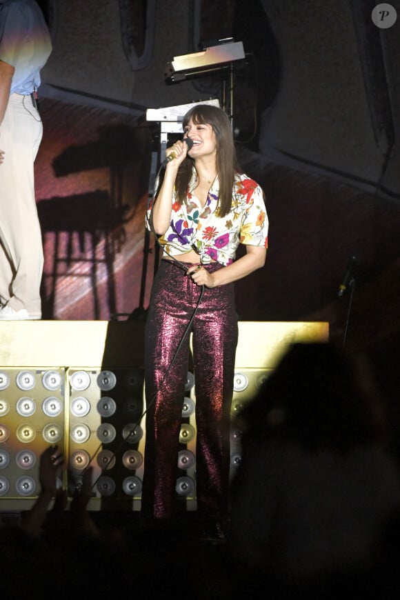 Clara Luciani en concert au Nice Jazz Festival 2022 sur la scène de la place Masséna à Nice. Le 16 juillet 2022 © Bruno Bebert / Bestimage