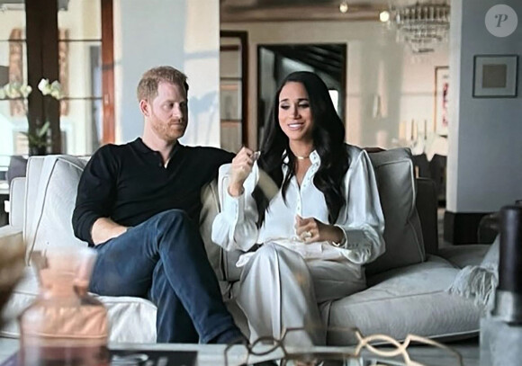 Le couple avait été choqué de la décision du roi. 
Images du documentaire Netflix "Harry & Meghan". 
