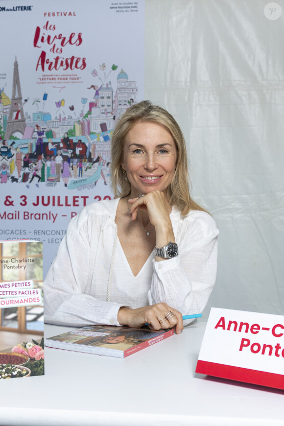 Exclusif - Anne-Charlotte Pontabry - Festival des Livres et des Artistes organisé par l'association "Lecture pour Tous" engagée dans la lutte contre l'illettrisme au Mail Branly à Paris le 2 juillet 2022. © Pierre Perusseau / Jack Tribeca / Bestimage 