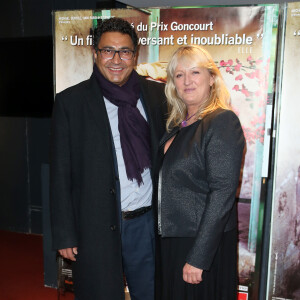 Il a fui l'Afghanistan dans les années 1980, durant l'occupation Russe.
Charlotte de Turckheim et son mari Zaman Hachemi - Avant premiere du film "Syngue Sabour" a l'UGC des Halles a Paris, le 14 fevrier 2013. 