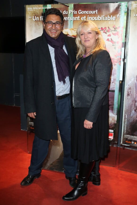 Il a fui l'Afghanistan dans les années 1980, durant l'occupation Russe.
Charlotte de Turckheim et son mari Zaman Hachemi - Avant premiere du film "Syngue Sabour" a l'UGC des Halles a Paris, le 14 fevrier 2013. 
