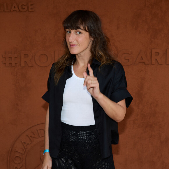 Juliette Armanet au village lors des Internationaux de France de tennis de Roland Garros 2023, à Paris, France, le 6 juin 2023. © Jacovides-Moreau/Bestimage 