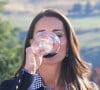 D'étonnantes études témoignent enfin de comment perdre du poids sans se frustrer pour autant, avec des aliments et des boissons qu'on adore. 
Le prince William et Catherine Kate Middleton, la duchesse de Cambridge, lors d'une dégustation de vin rouge dans le vignoble Otago Wines Amisfield à Queenstown dans le cadre de leur visite officielle en Nouvelle-Zélande, le 13 avril 2014.