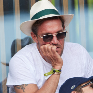 Benjamin Castaldi en tribunes lors des Internationaux de France de tennis de Roland Garros 2023, à Paris, France, le 9 juin 2023. © Jacovides-Moreau/Bestimage