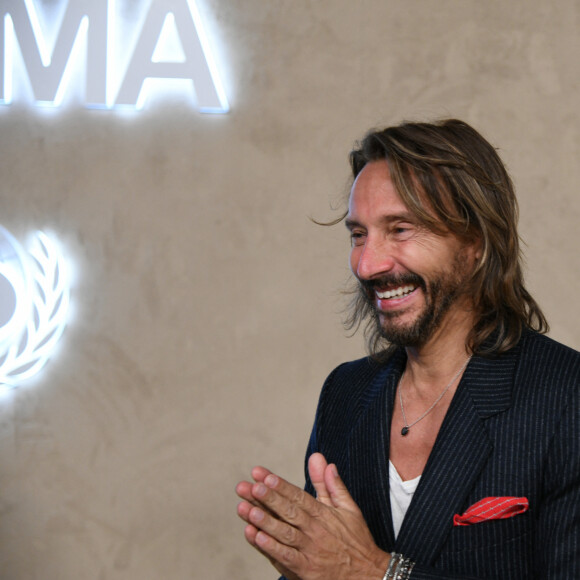 Bob Sinclar au photocall de la soirée LuisaViaRoma for UNICEF Winter Gala à Saint-Barthélemy le 29 décembre 2022.