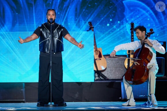 Et le chanteur a appelé à combattre le racisme latent. 
Exclusif - Slimane - Enregistrement de l'émission "La fête de la Musique" à Reims, diffusée en direct le 21 juin à 21h10 sur France 2 Une soirée inédite, mise en scène et chorégraphiée par K.Ouali, avec plus de 40 artistes en live. © Cyril Moreau-Jack Tribeca / Bestimage 