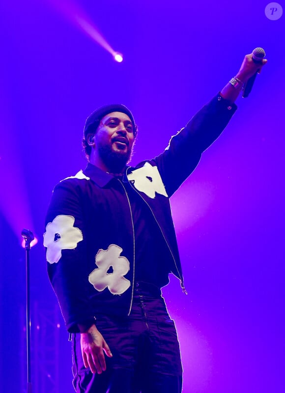 Le chanteur Slimane sur la scène du Rugby Music Live, concert NRJ, une rencontre d'artistes et de sportifs devant 8000 spectateurs qui ont fait un don pour 3 associations : MBM (Manifestation de Bienveillance pour enfants Malade), les Zèbres (Moments de réconfort pour les enfants hospitalisés) et la fondation OVE ((enfants orphelins et démunis) à Lyon, le 13/05/2023. © Sandrine Thesillat / Panoramic / Bestimage 