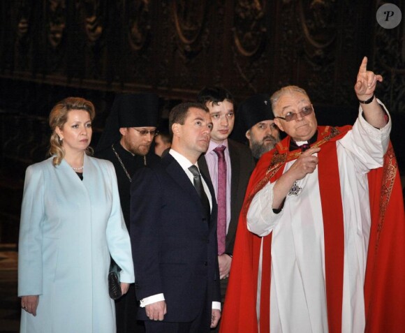 Le président russe Dmitri Medvedev et son épouse Sveltana à Notre-Dame de Paris. 02/03/2010