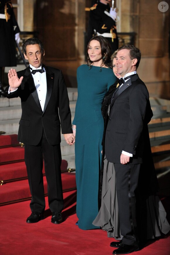 Carla Bruni et Nicolas Sarkozy reçoivent le président russe Dmitri Medvedev et son épouse Sveltana à l'Elysée. 02/03/2010