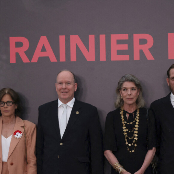 Autour du prince Albert et de ses soeurs, une grande partie de la famille royale avait fait le déplacement. 
Camille Gottlieb, Louis Ducruet et sa femme Marie, la princesse Stéphanie de Monaco, le prince Albert II de Monaco, la princesse Caroline de Hanovre, Andrea Casiraghi et sa femme Tatiana Casiraghi (Tatiana Santa Domingo), la princesse Alexandra de Hanovre et son compagnon Ben-Sylvester Strautman - Arrivée de la famille Princière de Monaco avant la projection du film documentaire "Rainier III par lui-même" au Grimaldi Forum à Monaco le 4 juillet 2023. Le film réalisé par Yann-Antony Noghès revient sur les moments forts de 56 ans de règne, en utilisant des enregistrements de la voix de l'ancien souverain, pour en faire le narrateur de sa vie. © Claudia Albuquerque/Bestimage 