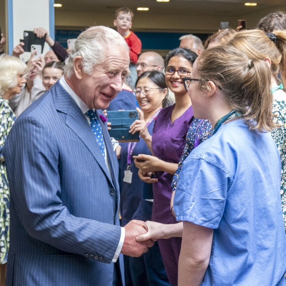 Charles III rencontre le staff et les patients de l'hôpital royal d'Edimbourg pour célébrer les 75 ans du NHS. 4 juillet 2023.