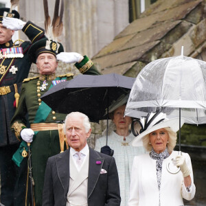 Charles III et Camilla Parker-Bowles rencontre le public pendant la garden party du palais d'Holyrood, Edimbourg. 4 juillet 2023.