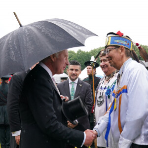 Charles III rencontre le public pendant la garden party du palais d'Holyrood, Edimbourg. 4 juillet 2023.