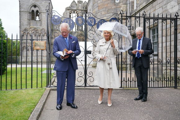 Charles III et la reine Camilla rencontre le public pendant la garden party du palais d'Holyrood, Edimbourg. 4 juillet 2023.