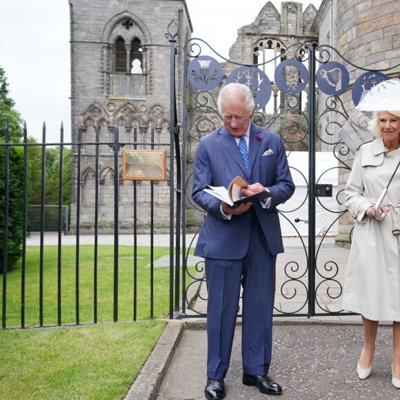 Charles III et la reine Camilla rencontre le public pendant la garden party du palais d'Holyrood, Edimbourg. 4 juillet 2023.