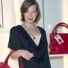 Milla Jovovich a présenté son sac à Milan le 2/03/10