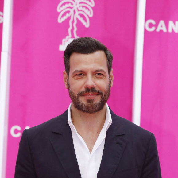 Laurent Lafitte pour la série "Tapie" - Photocall (tapis rose) du festival Canneseries saison 6 au palais des festivals à Cannes le 16 avril 2023. © Denis Guignebourg / Bestimage 