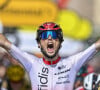Lors de la deuxième étape, il brille et remporte la victoire à Saint-Sébastien
 
Victor Lafay de l'équipe Cofidis sur le Tour de France 2023.