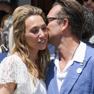 Elle est désormais sereine avec Raphaël Lancrey-Javal 
Mariage de Laura Smet et Raphaël Lancrey-Javal à l'église Notre-Dame des Flots au Cap-Ferret le jour de l'anniversaire de son père Johnny Hallyday le 15 juin 2019.