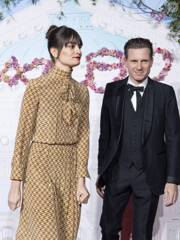 Clara Luciani et son compagnon Alex Kapranos - Photocall du 40ème Gala de Charité AROP (Association pour le Rayonnement de l'Opéra de Paris) à l'Opera Garnier à Paris le 27 février 2020. © Pierre Perusseau/Bestimage