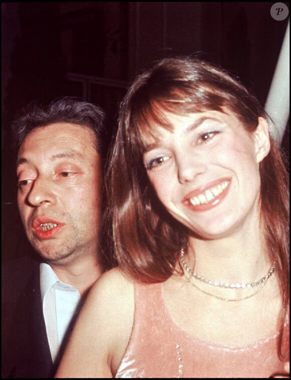 En couple avec Serge Gainsbourg de 1968 à 1980, Jane Birkin a pris la fuite, avec leurs filles Kate et Charlotte, pour ne plus affronter ses excès.
Archives - Serge Gainsbourg et Jane Birkin lors du Festival de Cannes.