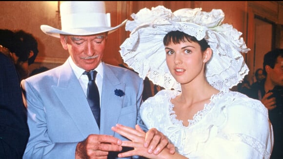 Caroline Barclay, son mariage hors norme avec Eddie : robes d'un autre temps, chapeau XXL et 15 chefs étoilés...