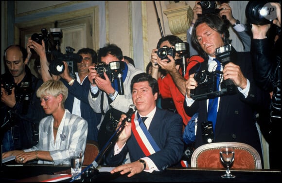 Patrick Balkany célèbre le mariage d'Eddie et de Caroline Barclay.