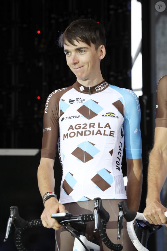 Dans une vidéo partagé par Romain Bardet, on peut voir Angus faire l'ascension du Puy de Dôme
 
Romain Bardet au départ du Tour de France 2017 à Dusseldorf, en Allemagne, le 30 juin 2017. © Future-Image via Zuma Press/Bestimage.