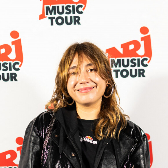 Elle a été placée sous le coup d'une enquête pour "provocation publique à commettre un crime ou un délit", et a vu un de ses concerts dans le Nord annuler par la suite.
Izia Higelin - Photocall du concert "NRJ Music Tour" à La Seine Musicale à Paris. Le 17 octobre 2022 © Tiziano Da Silva / Bestimage