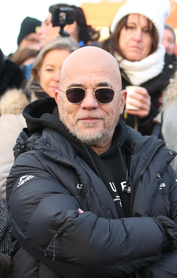 Pascal Obispo, invité d'honneur de la marche solidaire pour le Téléthon, à Lège-Cap-Ferret dans le bassin d'Arcachon. Décembre 2022 © Patrick Bernard / Bestimage