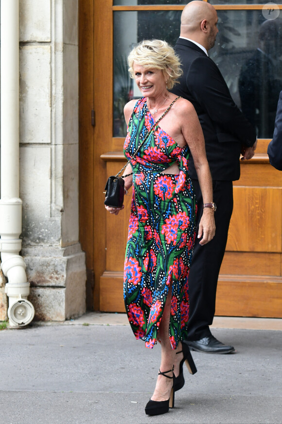 No Web - Sophie Davant - Mariage de Claude Lelouch à la mairie du 18ème à Paris. Le 17 juin 2023  