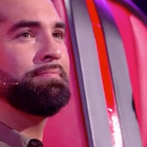 Kendji Girac et Slimane très attentifs sur le plateau de TF1.