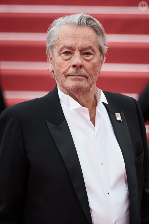 Alain Delon lors de première du film "Une Vie Cachée Life" lors du 72ème Festival International du Film de Cannes, France, le 19 mai 2019. 