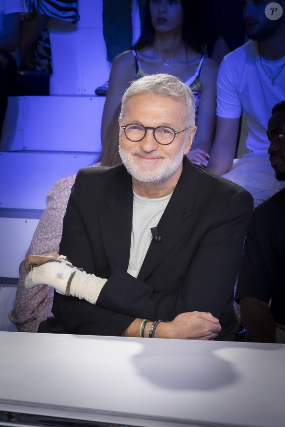 Exclusif - Laurent Ruquier sur le plateau de l'émission Touche pas à mon poste (TPMP) diffusée en direct sur C8 le 30 août 2022 et présentée par C.Hanouna. © Jack Tribeca / Bestimage 