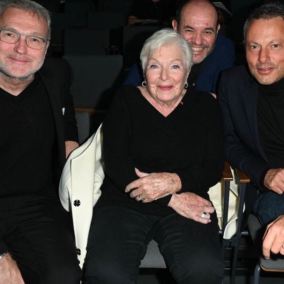 Exclusif - No Web - Laurent Ruquier, Line Renaud, Thierry Suc et Marc-Olivier Fogiel - People à la générale de l'opéra-rock "Starmania" à la Seine Musicale de Boulogne-Billancourtle 8 novembre 2022. Johnny Rockfort et ses Etoiles noires, la serveuse automate, Stella Spotlight, Zéro Janvier, un Ziggy emprunté à D. Bowie… Quarante-trois ans après leur apparition sur la scène du Palais des congrès de Paris, le 10 avril 1979, et plus de deux décennies après les dernières représentations, revoici les personnages chantants imaginés par M.Berger et L. Plamondon pour Starmania. Reportée de deux saisons en raison de la pandémie de Covid-19, une nouvelle version s’installe jusqu’au 29 janvier 2023 à La Seine musicale, à Boulogne-Billancourt (Hauts-de-Seine), avant de faire la tournée des Zénith en région. © Dominique Jacovides-Coadic Guirec/Bestimage 