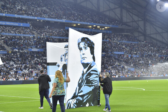 Le stade vélodrome rend hommage à Bernard Tapie avant le match de l'Olympique de Marseille contre Lorient, remporté par l'OM 54-1), le 17 octobre 2021. © Mao / Panoramic / Bestimage